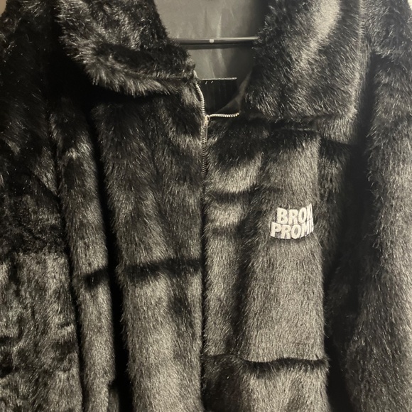 Broken Promises Faux Fur coat - Picture 6 of 7